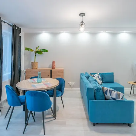 Stylowy Blue Self Check In 24h Breslau